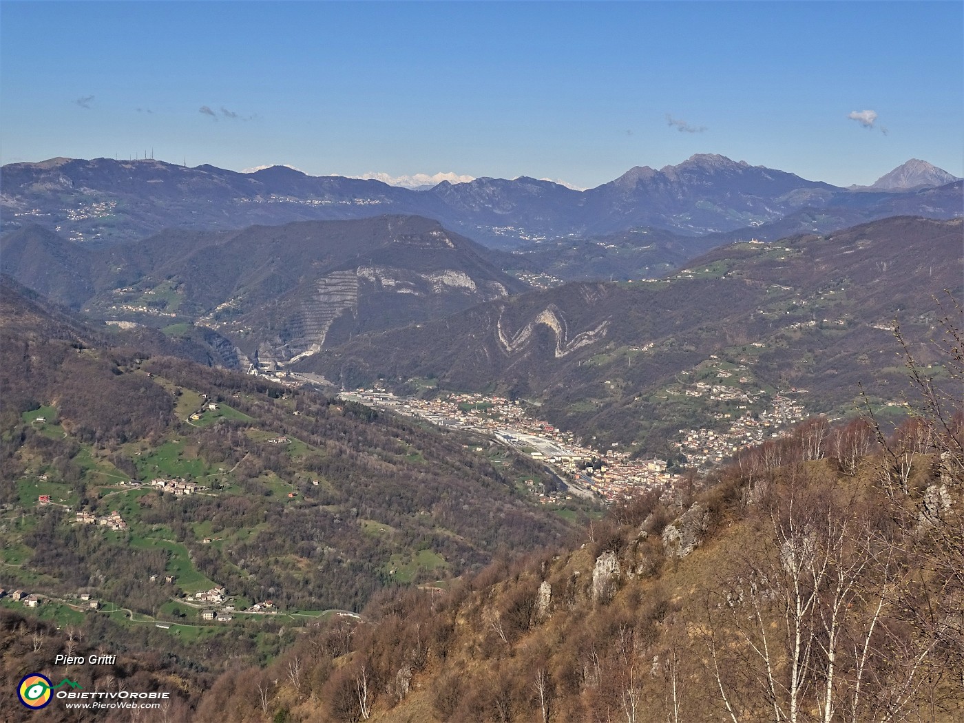 42 Dal Costone vista sulla conca di Zogno.JPG